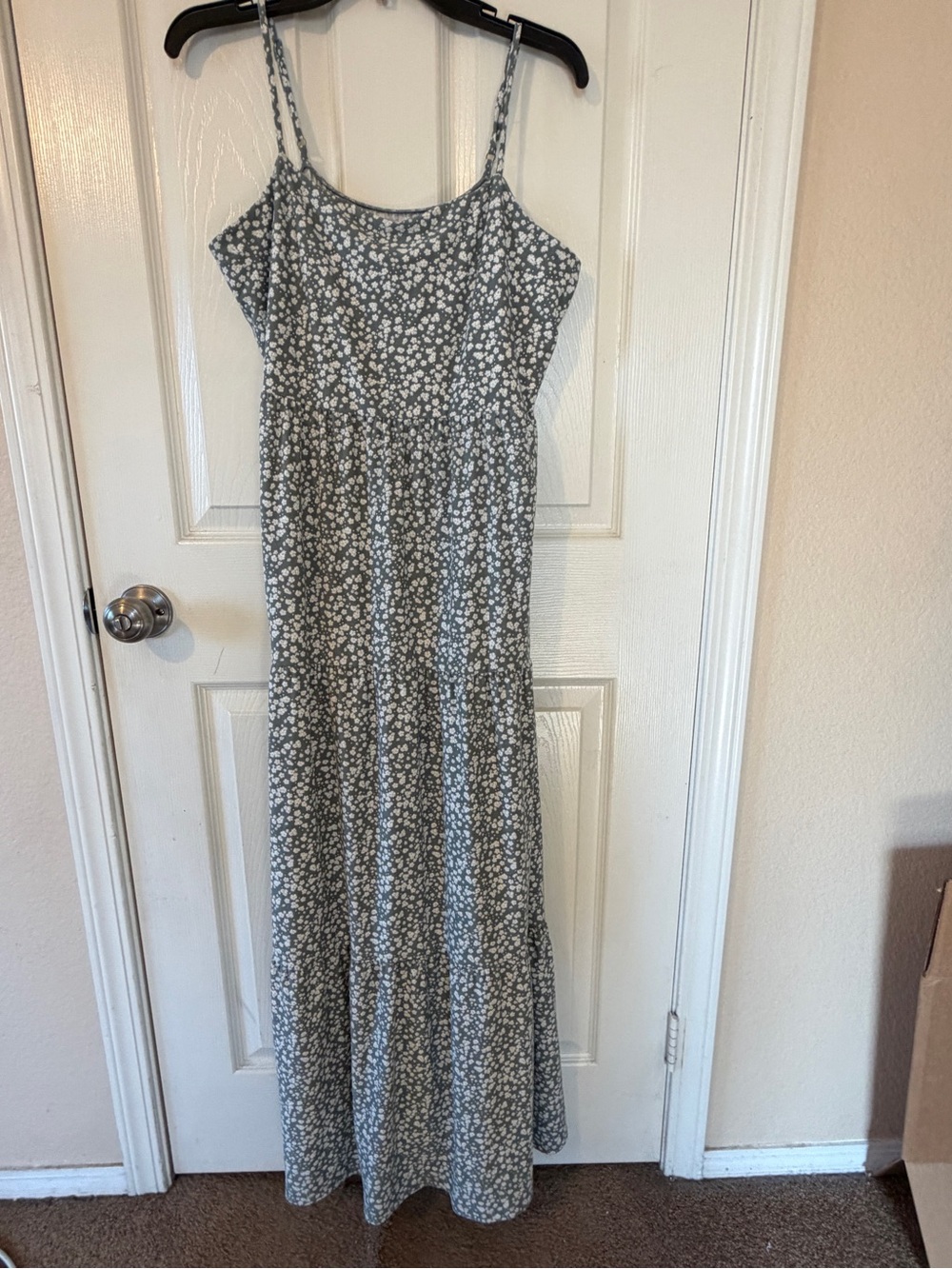 SO Gray Floral Spaghetti-Strap Maxi Dress